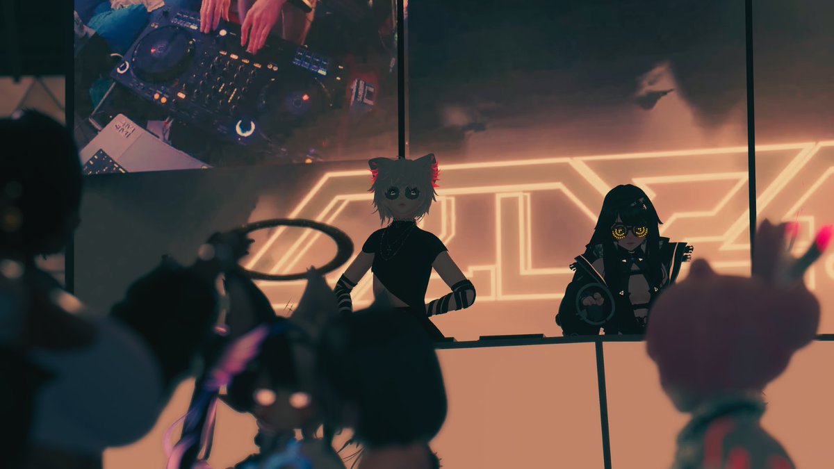 FakeAsianGangVRC tweet media