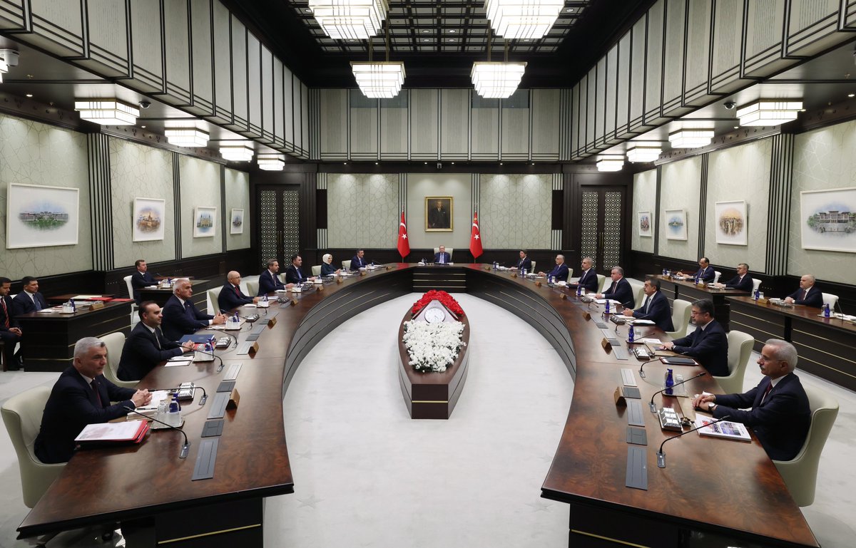 Cumhurbaşkanımız Sayın Recep Tayyip Erdoğan’ın başkanlığında Cumhurbaşkanlığı Kabine Toplantımızı gerçekleştirdik.

Toplantımızın ülkemiz ve milletimiz için hayırlara vesile olmasını diliyorum.

<a href="/RTErdogan/">Recep Tayyip Erdoğan</a>
<a href="/tcbestepe/">T.C. Cumhurbaşkanlığı</a>

📍 Cumhurbaşkanlığı Külliyesi