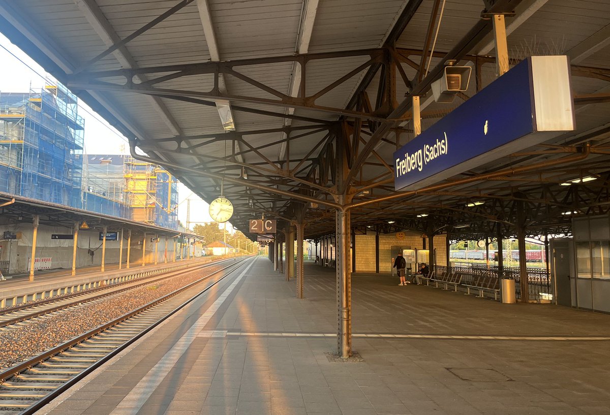 Die Überschienung des Erzgebirges: Gestern von Brüx (Most) mit der Bahn über Eichwald (Dubi, Foto gestern) nach Moldau (Moldava), dann weiter über Holzhau nach Freiberg. Und für die zwischen Moldau und Holzhau abgebauten 8,7 km Gleis haben wir Schusters Rappen angespannt 😉