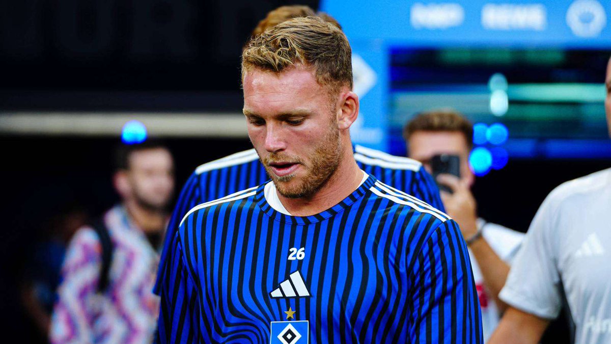 iMiaSanMia's tweet image. Bayern loanee Daniel Peretz was extremely upset and even considered leaving HSV immediately after he was told he will be #2 goalkeeper behind Daniel Heuer Fernandes. But after several conversations with friends and family, he decided to take on the challenge and fight for the…