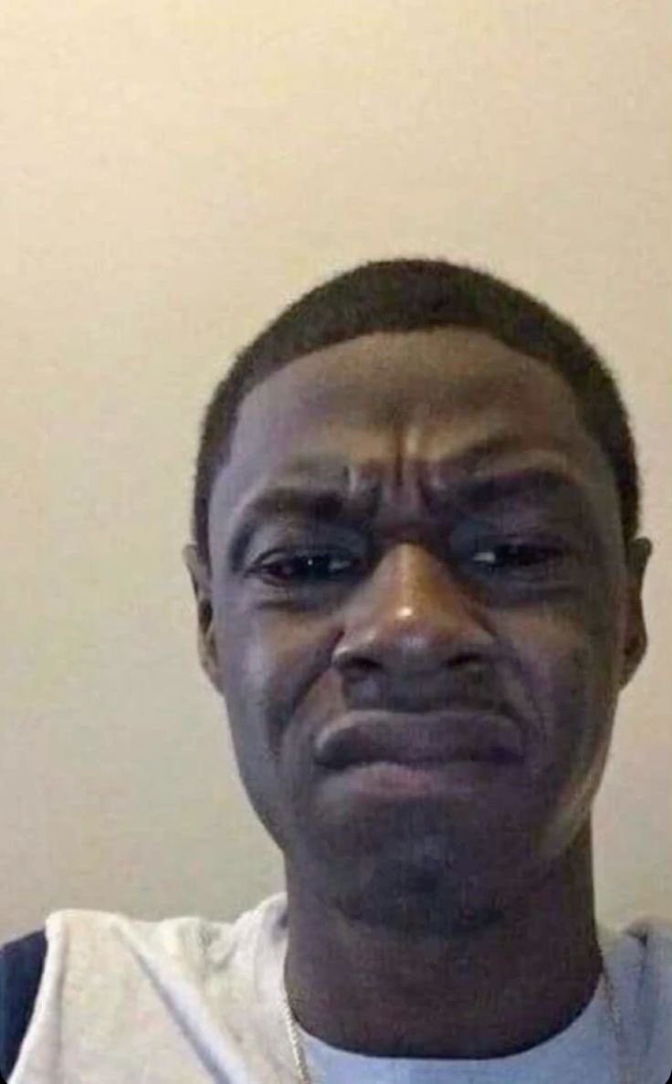 qui t’as demandé ton avis toi ? frero t’as plus mon nom en bouche que ma propre mère genre débranche lâche vraiment ton attitude de fanatique ça te rend encore plus ridicule que tu ne l’es déjà genre FERME TA GUEULE