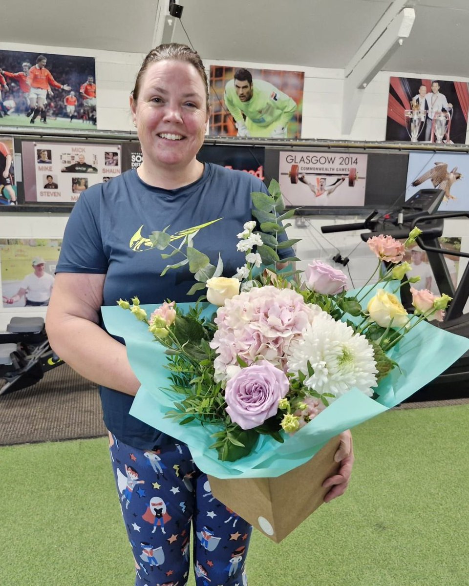 peak4official's tweet image. 🏆 Huge congrats to Cheryl, winner of our #GetActiveChallenge! Her dedication earned her a private training session with performance coach Mick Clegg plus flowers 💐
Part of our PEAK4 programme supporting employee wellbeing &amp;amp; peak performance 💪
#PEAK4 #Safran #WorkplaceWellness