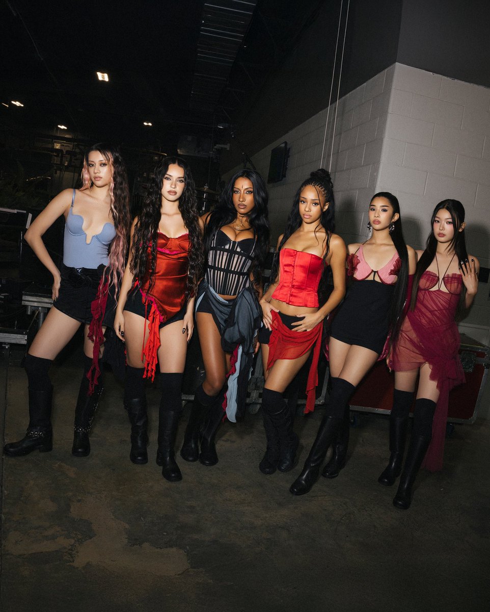 katseyeworld's tweet photo. hands off our moon person Gabriela ❤️‍🔥@vmas 

#KATSEYE #VMAs https://t.co/EKMwCjgiHQ