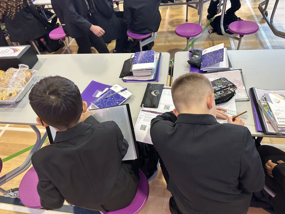 8E Building strong habits from Week 2 🌟 Knowledge organisers out in morning recall before I even arrived!! Reaching higher always 📈