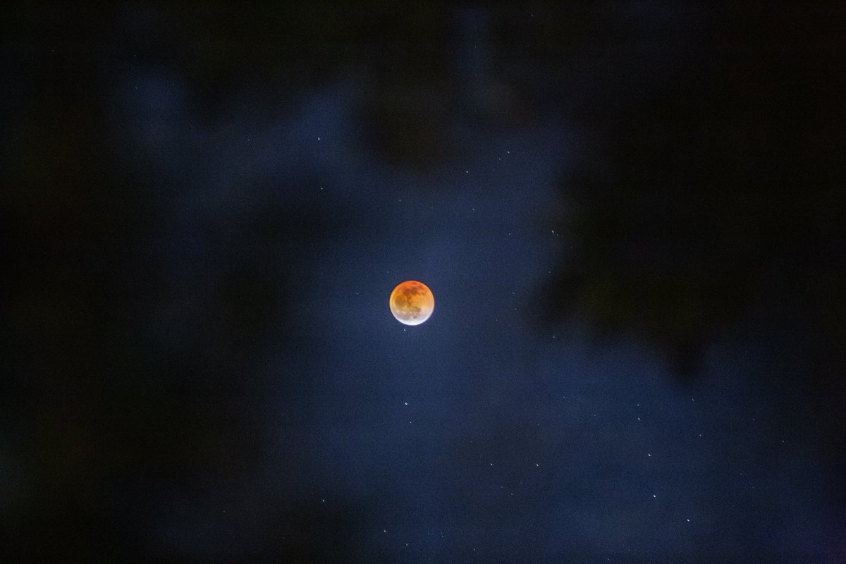 lukesenberg's tweet photo. #RedMoon2025 https://t.co/DOmpHRnU9s