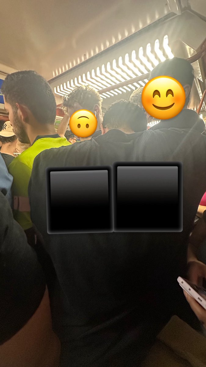 Paularamirez16's tweet photo. Línea 6 de metro cortada, buses SE petados y las alternativas de metro como si no pasase nada …. Foto línea 5 en hora punta… JODER! Reforzar la puta línea 5 y que no pasen los trenes cada 5 min y pasen cada 2… @metro_madrid  mucho el metro de Madrid vuela y mucha publi PA NADA https://t.co/wDraxYC2Ta