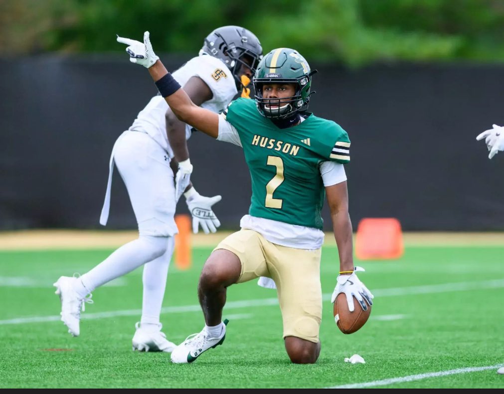 After a great conversation with coach Michael I am Blessed to receive my first offer from HUSSON university🟢⚪️.