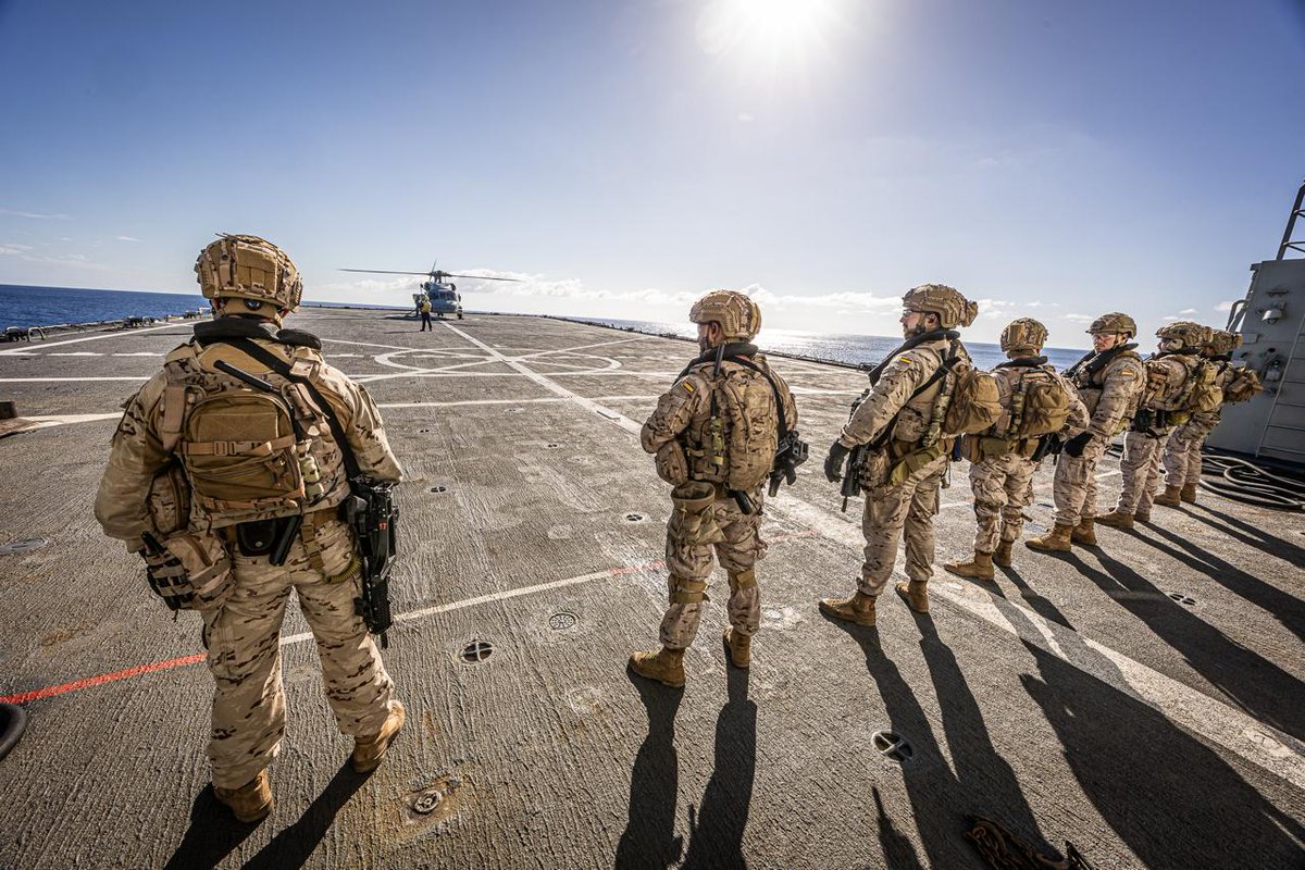 Defensagob's tweet photo. 🚢Navegando por aguas del Atlántico rumbo al ejercicio naval multinacional UNITAS.
🌊El Grupo de Combate Expedicionario ‘Dédalo 25-3’ de la @Armada_esp realiza actividades de adiestramiento previas a su incorporación a las maniobras. https://t.co/C5lGBDXN80