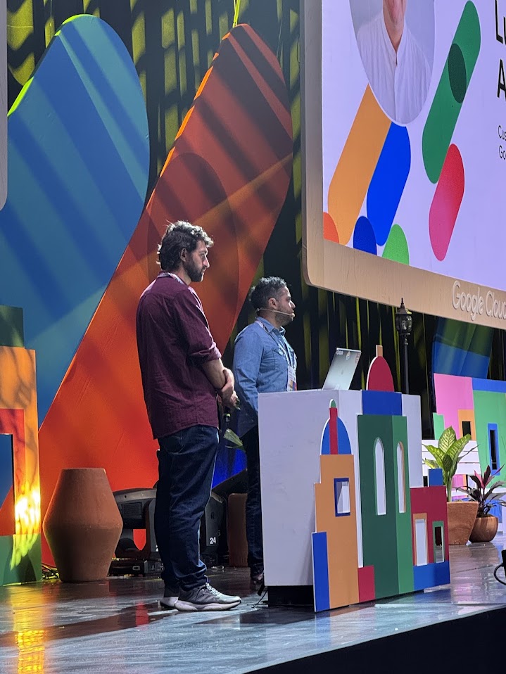 DevHackCali's tweet image. ¡Qué gran experiencia en el #GoogleCloudSummit México 2025! 🚀

Mil gracias a @googlecloud por invitarme a impartir el taller sobre #GeminiAI

¡La energía y curiosidad de los asistentes fueron lo mejor!

Gracias a todos por participar

#GoogleCloud #AI #GenerativeAI #Tech