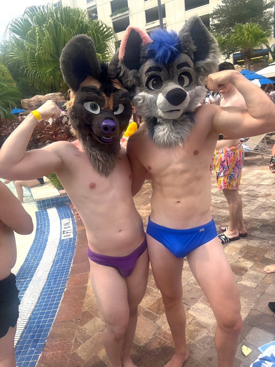 So <a href="/DisjointWolfy/">Disjoint Wolfy 🔜 MFF 2025</a> really took "get hot for megaplex" seriously! 

I swear no one stole his head ☺️