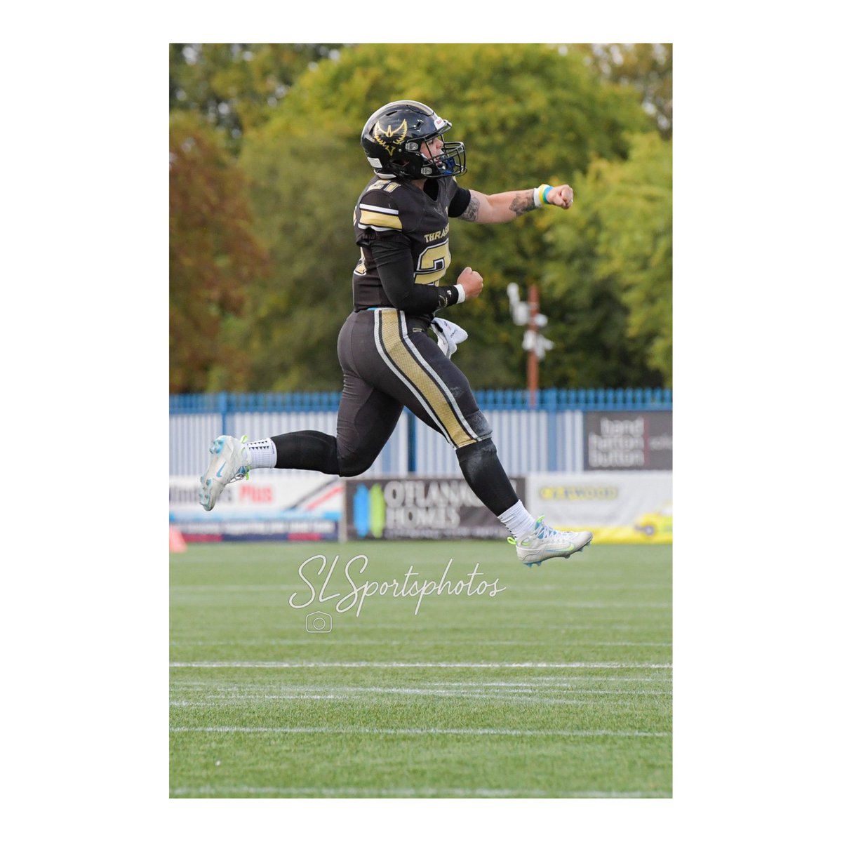 SL_SportsPhotos's tweet image. American Football fans do you know you missed a treat this weekend! Three highly competitive games took place for Britbowl XXXVII in Coventry and the best team in the country didn’t fail to disappoint. @BristolAztecs @LondonBlitzU19 
@solentthrahers Woman team where all crown…