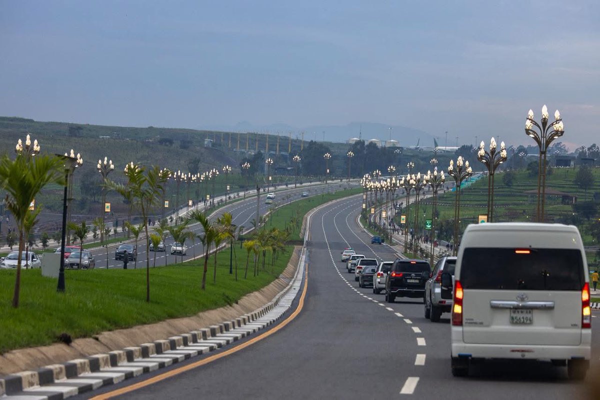 semira_khalid's tweet photo. President @WilliamsRuto's motorcade in Addis Ababa, Ethiopia. You are the most welcome Mr. President for 🇰🇪 #GERD inauguration. https://t.co/U11jhui8Hi