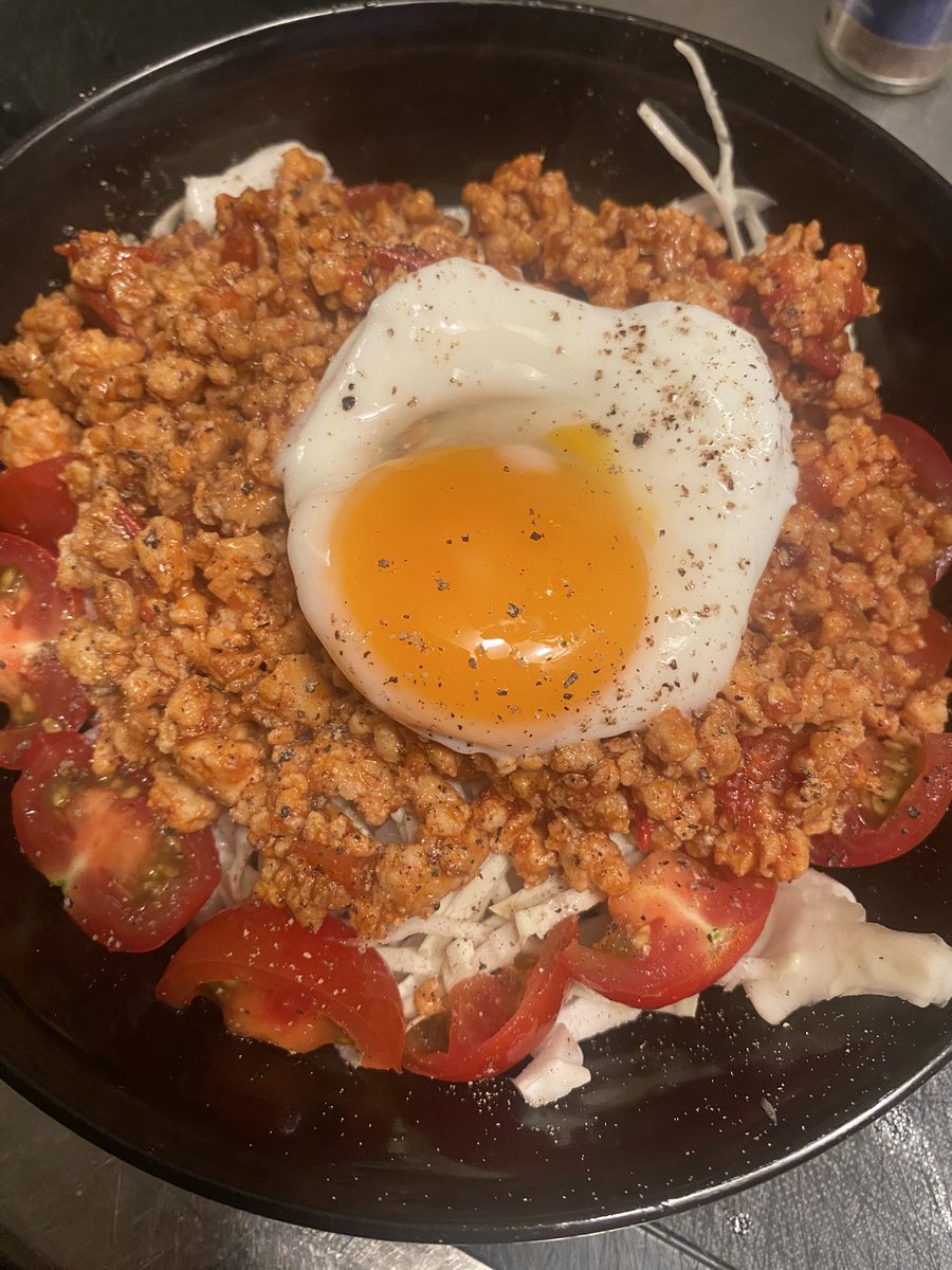 久しぶりに
鶏むねミンチでタコライスですね！

ちょっとずつですが
体を絞り上げております！

筋トレが少しでも続いたのは
ここ最近の中では良い方！

また70キロあたりを目指して
がんばります！