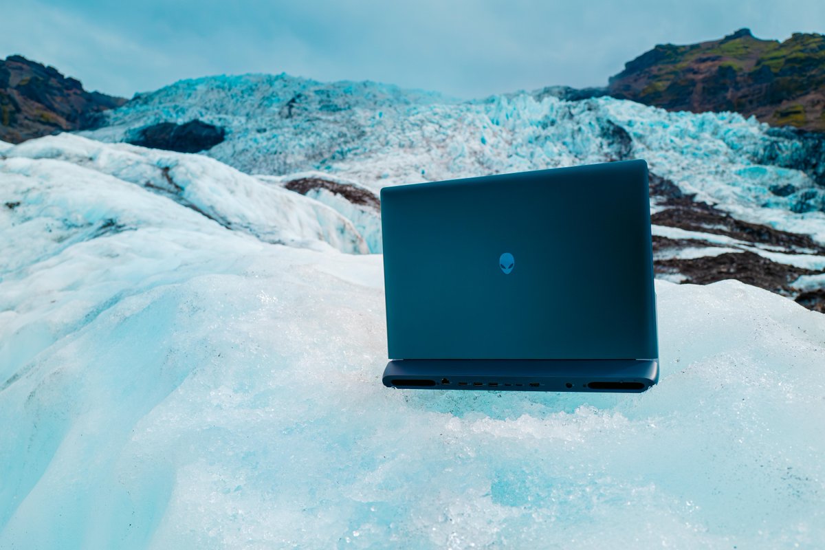 Alienware's tweet image. Always keeping it cool 🥶🧊 ft. the 16 Area-51 laptop