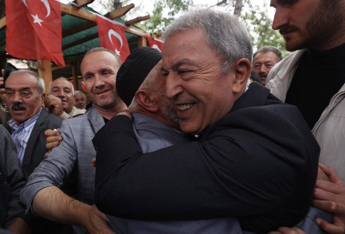 hulusiakarmedya's tweet photo. Milletimizle buluşuyor,
Gönül köprüleri kuruyoruz…

Onların sevgisi, güveni ve duasıyla;
Durmuyoruz,
Büyük ve güçlü Türkiye yolunda koşuyoruz.

Her adımda, her durakta, bizleri sevgiyle, muhabbetle kucaklayan tüm hemşerilerimize en kalbi şükranlarımızı sunuyoruz. https://t.co/iQiZJWY5TQ