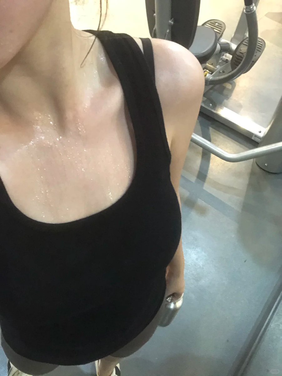 ItsEmilyVibes2's tweet image. Every drop of sweat is a step closer to my goals! #HardWorkPaysOff #FitnessMotivation #NoExcuses