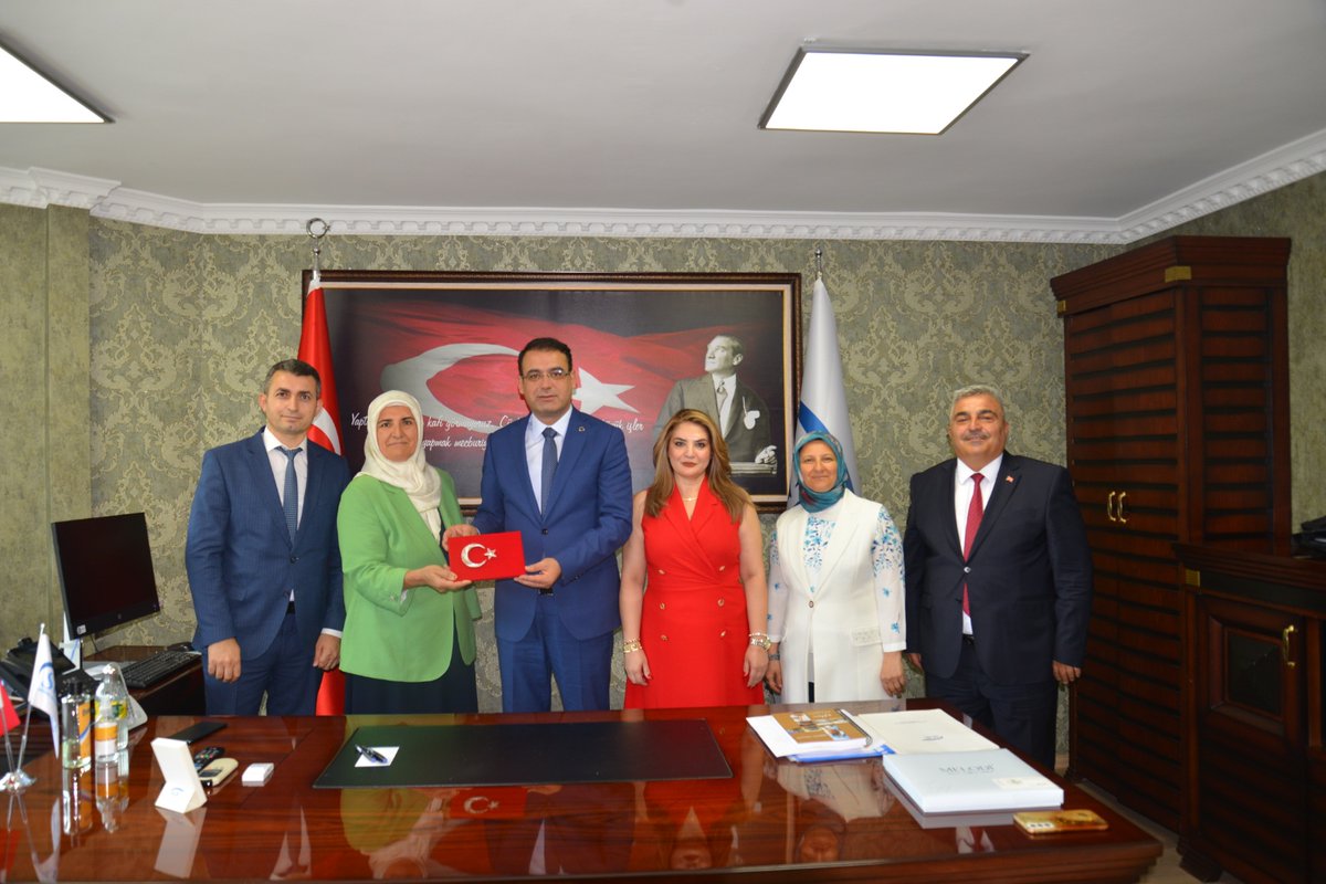 Ankara SGK İl Müdürlüğü görevine atanan Sayın Ömer TÖK'e derneğimiz adına hayırlı olsun ziyaretinde bulunduk.