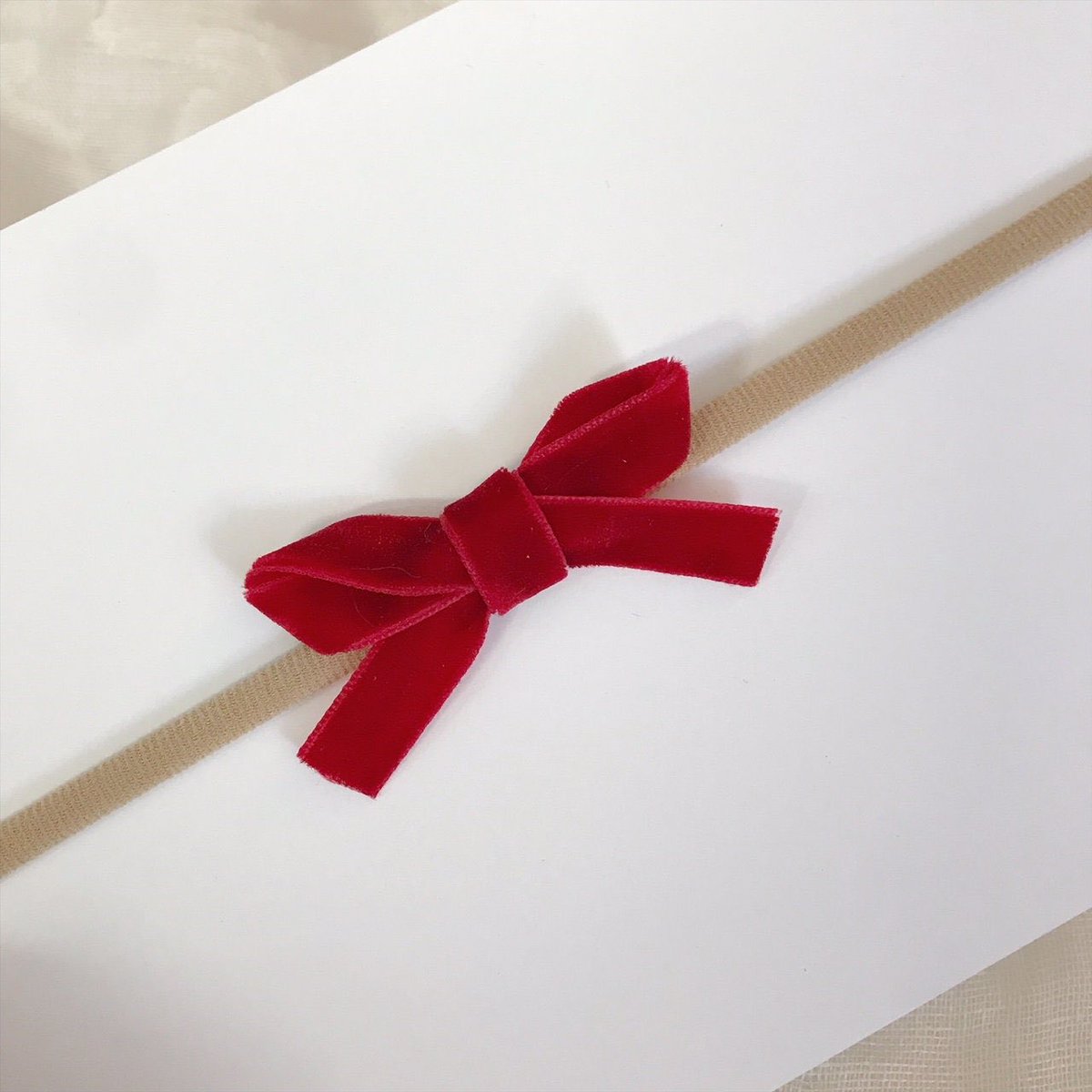 everirisdesigns's tweet photo. https://t.co/oCRmozFXk4. Red Velvet Baby Bow Headband. #redbow #redvelvet #velvet #babybow #hairbow #headbands #etsyseller #etsy https://t.co/g4uVIIp6J9