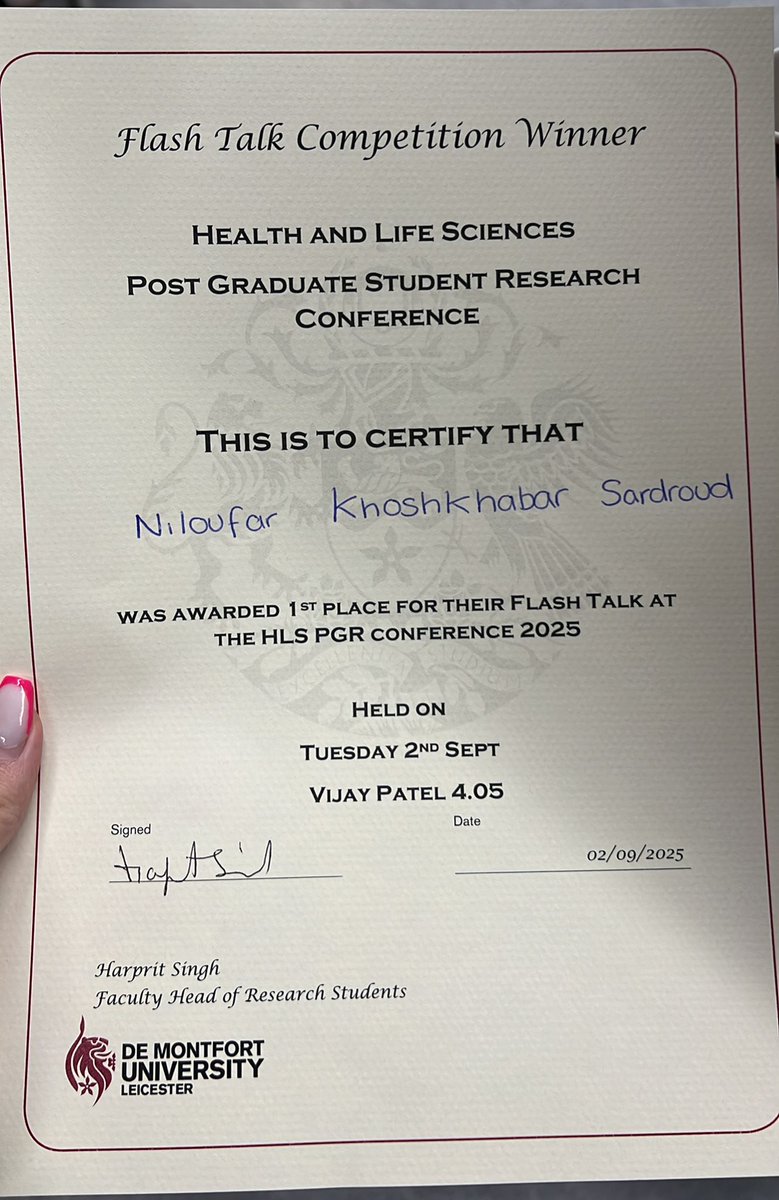 NeuroResilience's tweet photo. We are really proud as Nilou won the 1st prize for her Flash talk and Keisha for her poster. Well done!! 👏🏻👏🏻 https://t.co/r1wkSWafjF