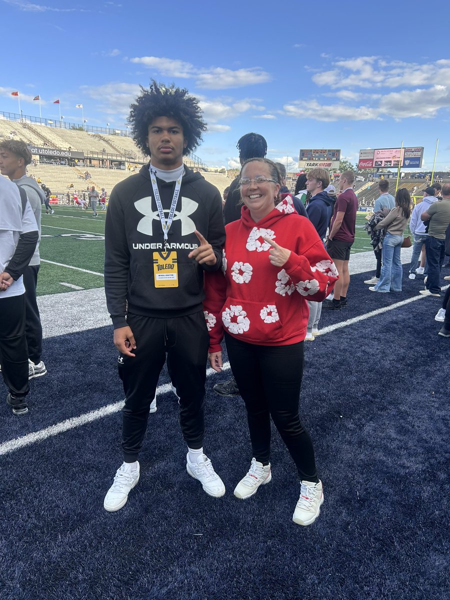 Big shout out to <a href="/ToledoFB/">Toledo Football</a> for the invite to the first home game!! Thanks for showing all the love and hospitality I had a great time 🚀 <a href="/CoachFlemWR/">RJ Fleming</a> <a href="/_THarris1/">Travell Harris</a> <a href="/aj_harrisonjr/">AJ Harrison</a> <a href="/CoachCandle/">Jason Candle</a> <a href="/MaroonGiantsFB/">KC Football</a>