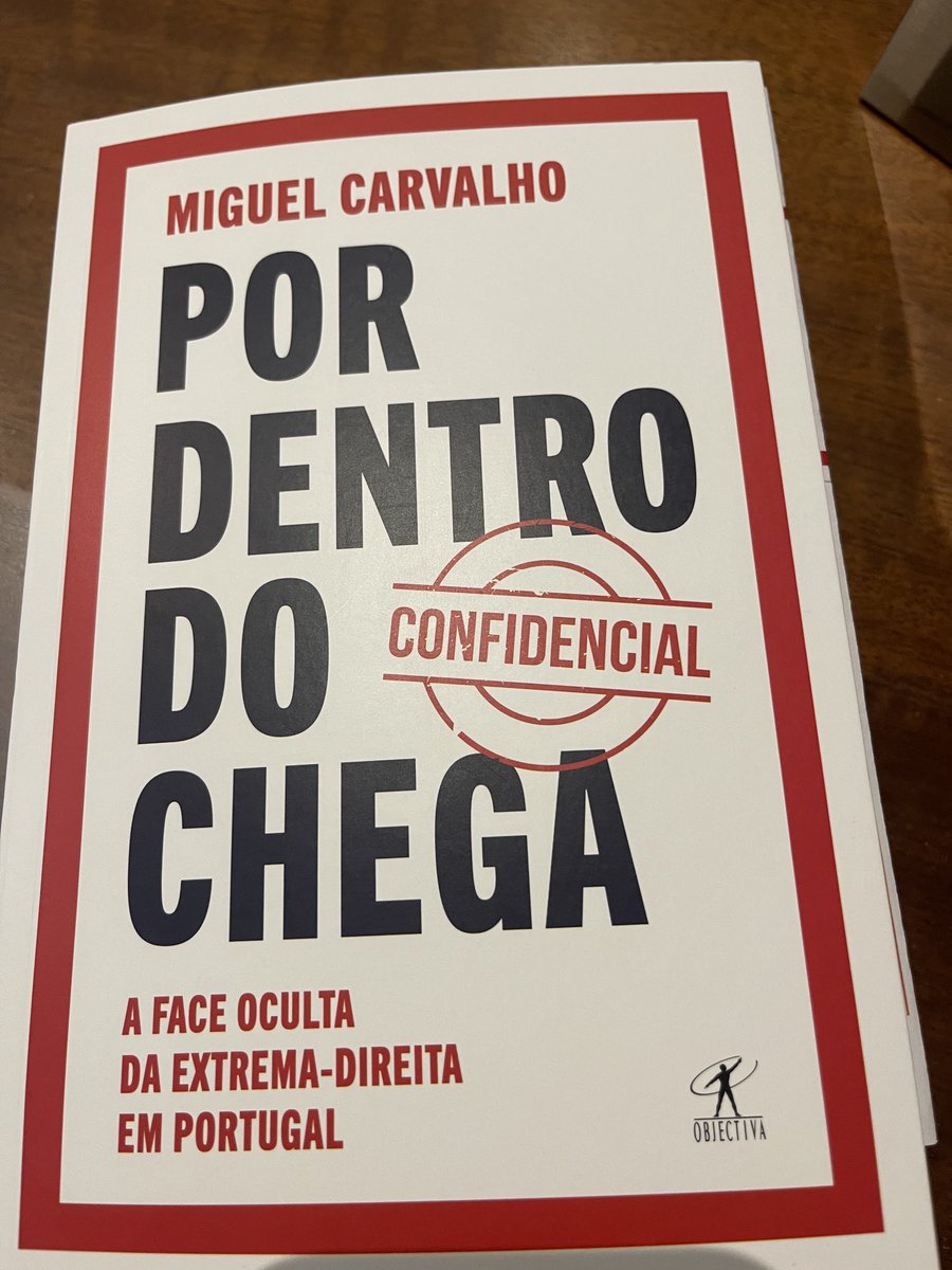 PedroMCoelho's tweet image. Recebi hoje as 751 páginas da longa investigação de Miguel Carvalho ao Chega. Parabéns ⁦@MIGUELCreporter⁩ por teres tido a coragem de continuar até ao fundo do fundo. Claro que vou ler. Será um prazer; certamente que virá acompanhado da inevitável angústia.