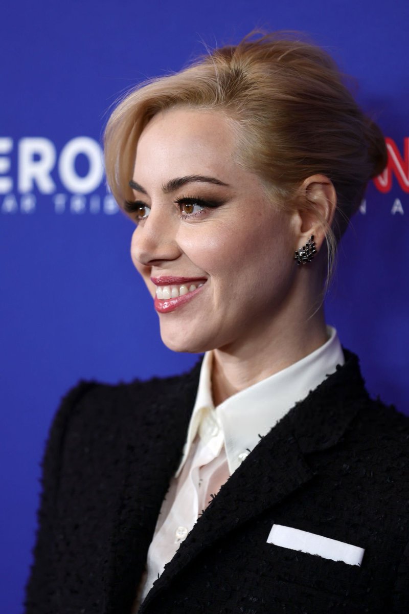 aubrey plaza archive tweet media