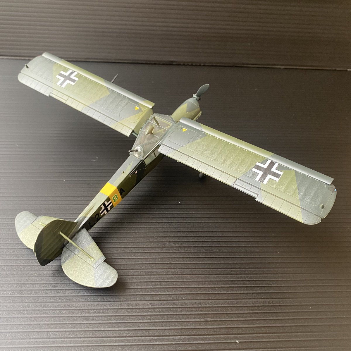 araigneedemars's tweet image. アカデミー 1/72 Fi-156 シュトルヒ
先週土日の二日間でスピード作成。
主翼は分割されたキャノピーに取り付ける構造なので強度的に不安だったけどなんとかなった。
 #AcademyModels
