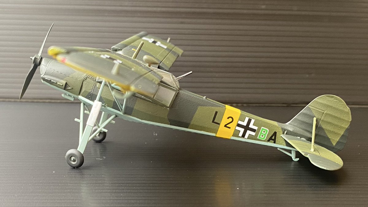 araigneedemars's tweet image. アカデミー 1/72 Fi-156 シュトルヒ
先週土日の二日間でスピード作成。
主翼は分割されたキャノピーに取り付ける構造なので強度的に不安だったけどなんとかなった。
 #AcademyModels