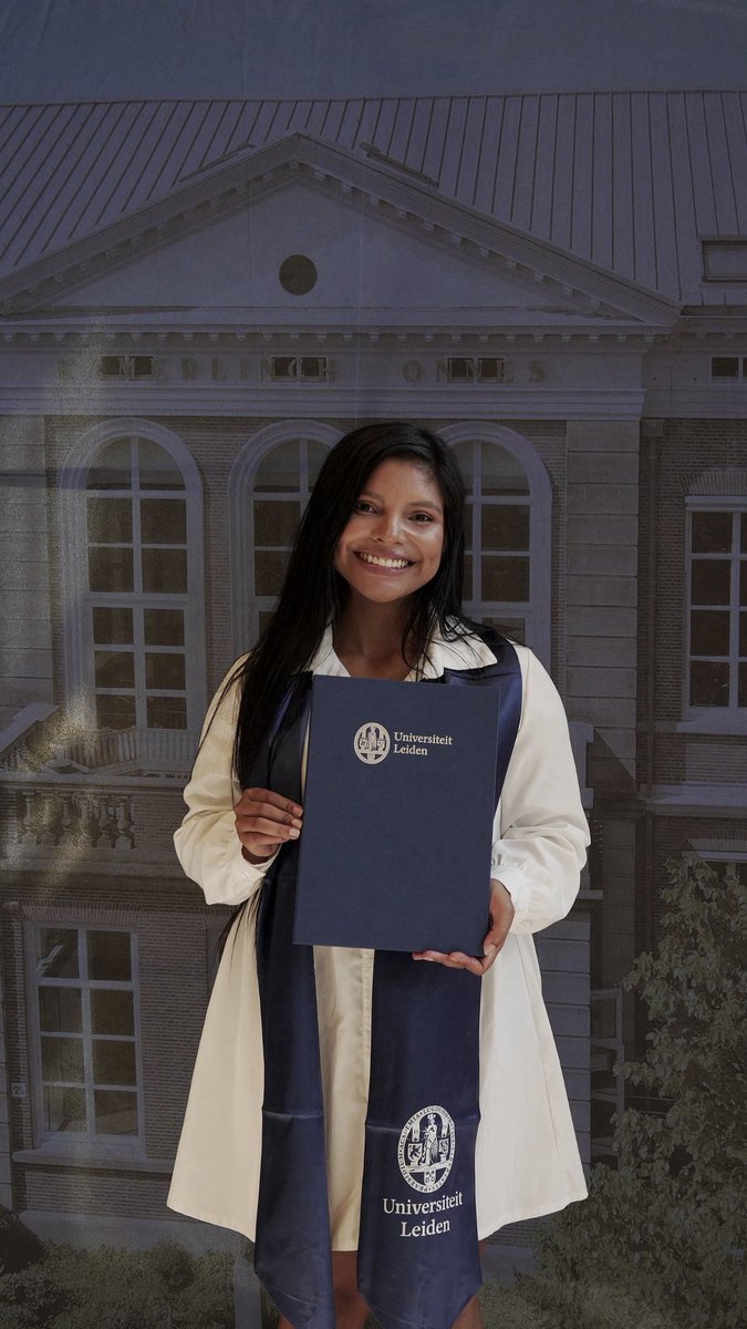 emperatrizpty's tweet image. Con el cariño de mi viejita a mi lado, el pasado 25 de Agosto me convertí en la primera panameña graduada del Máster Avanzado en Derecho Internacional Público de Leiden University. 

Agradecida con todxs quienes enviaron buenas vibras durante tan extraño y gratificante proceso.