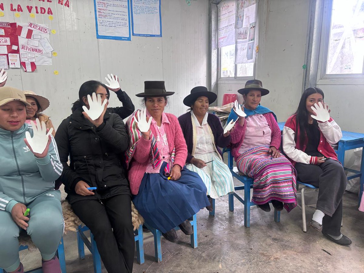 #AYACUCHO | Criar desde el amor y el respeto transforma vidas.💙✨

En San Juan de Chito, Vilcas Huamán, madres y padres participaron en nuestro taller de #CrianzaAfectiva y Respetuosa, reflexionando sobre cómo educar con paciencia y cariño.

💬 “Aprendí que no necesito gritar