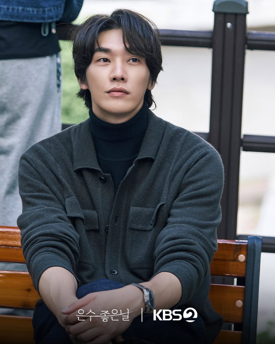 niklikecats's tweet photo. guys let's do this praying circle together 😭😭😭
                    🕯      🕯
           🕯 Lee Kyung  🕯
       🕯        doesn't        🕯
           🕯         die       🕯 
                    🕯       🕯
WE NEED HIM TO STAY ALIVE 
#KimYoungKwang 
#WalkingOnThinIce https://t.co/chjUgE6ITQ