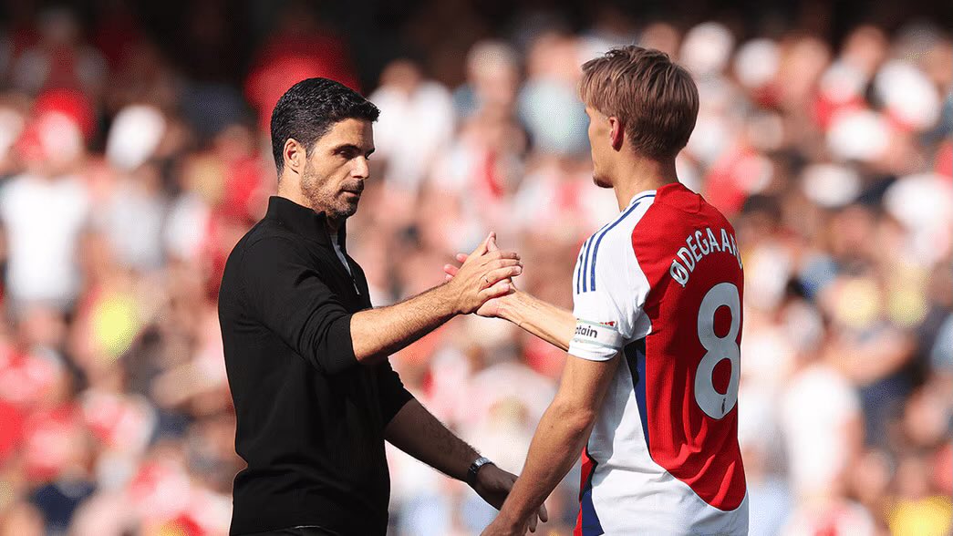 Arsenalnewschan's tweet photo. 🗣️Martin Ødegaard on comments that Mikel Arteta should have picked a new #Arsenal captain for the 2025/26 season: “I don’t care that much. Everyone is allowed to have their own opinion and say what they want. I live with that. You can’t care what everyone says; there will be a lot of positive and negative things that can affect me. It’s important to just block it out, I’ve done it my whole career.” ©️ ❤️