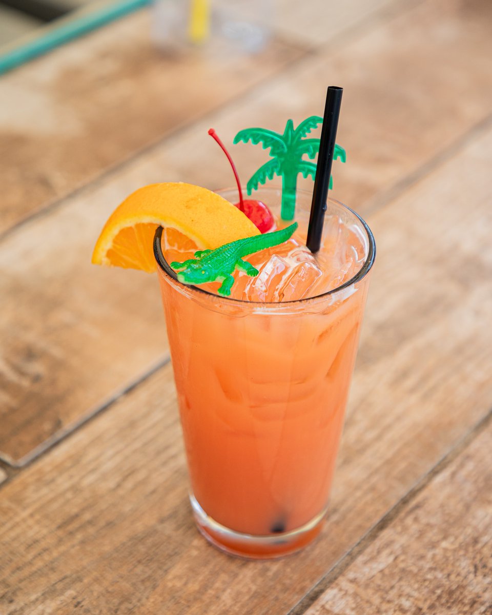Cool off with a splash of fun! 🍹 Our World Famous Fudpucker Punch is the perfect blend of tropical flavors and good vibes. Sip your way to paradise! 🌴

 #Fudpuckers #FudPunch #TropicalVibes #Fudpuckers #rum #BucketDrinks #todoindestin #eatlocaleatoften #bucket #getpucked