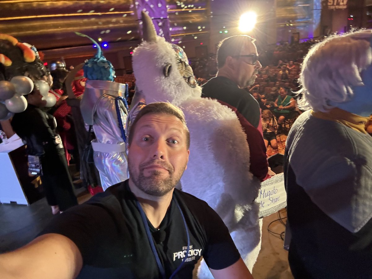 GoodAaron's tweet image. Happy Star Trek Day.