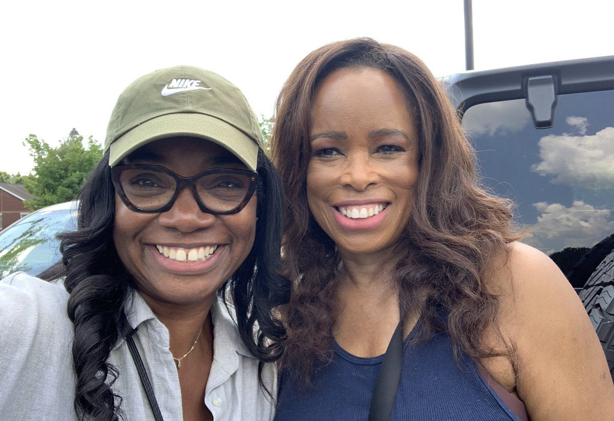 PrincipalDrH's tweet photo. Congratulations #PamOliver on such a prestigious honor! "Sports Broadcasting Hall of Fame." @NFLFoxSports #Dedication #GirlPower 🙌🏽 https://t.co/5tR1XMI5Uh