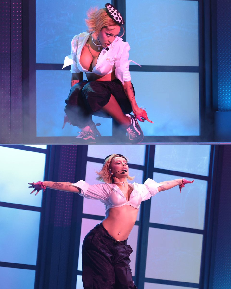 infodoja's tweet image. Artista mais versátil da geração, Doja Cat agora possui um #VMA por músicas Pop, Afrobeat, Rap e K-Pop:

• Melhor Colaboração – Kiss Me More
• Melhor Direção de Arte – Attention
• Melhor Coreografia – Woman
• Melhor K-Pop – Born Again