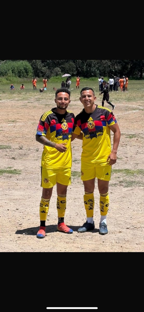alexandrokun's tweet photo. Con la de gala.♥️ 

@ClubAmerica https://t.co/8OG9ZONSpy