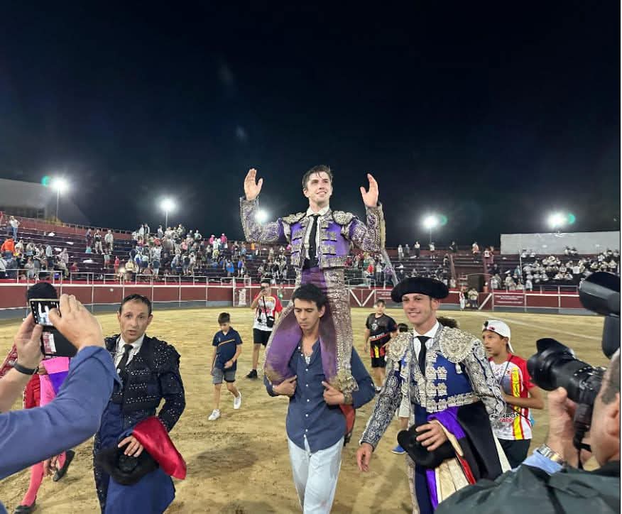 AytoCalasparra's tweet image. JOAO D'ALVA , Espiga de Oro 2025🌾

El jurado encargado de otorgar el mayor trofeo de la XXXIV Feria Taurina del Arroz de Calasparra así lo acaba de comunicar en la Casa de la Cultura. 

¡Enhorabuena!  

facebook.com/share/p/19yKAy…