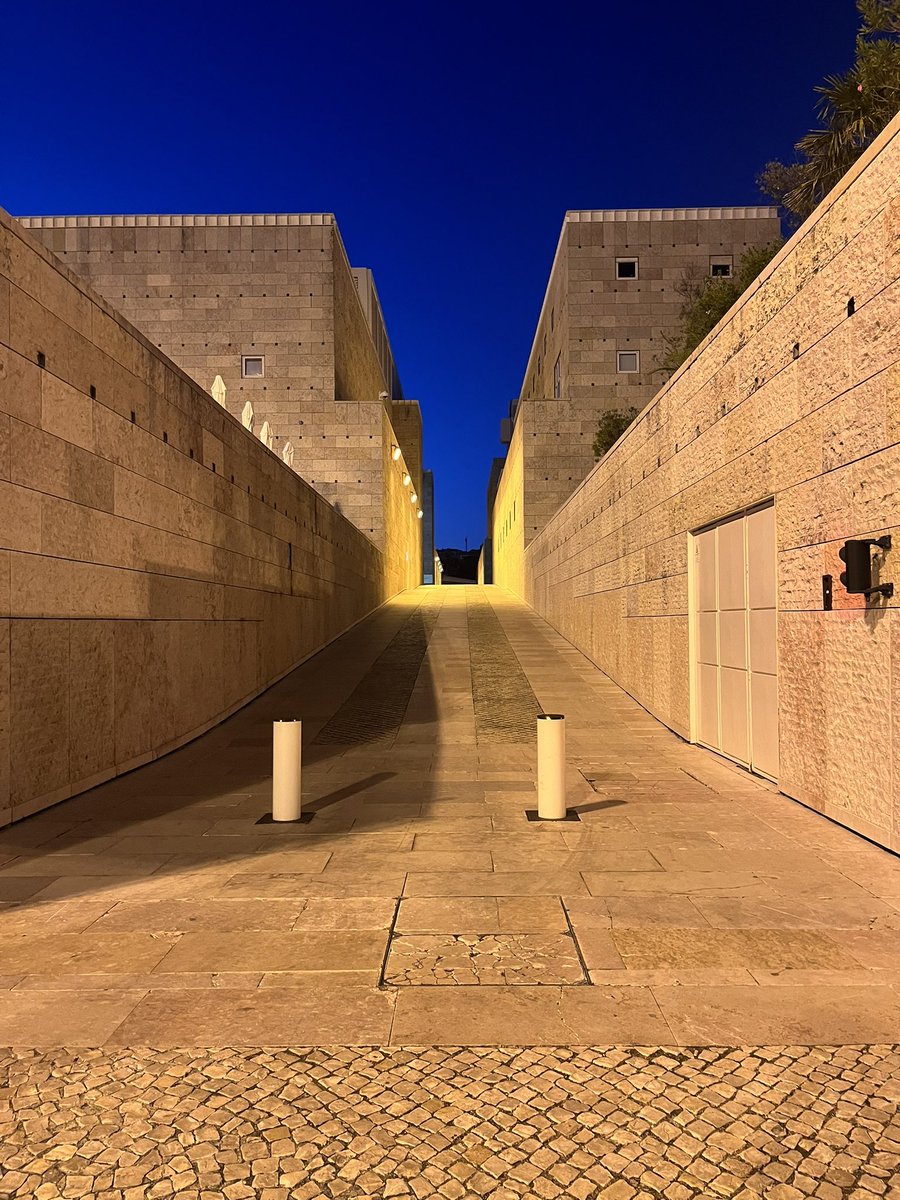 ポルトガル初上陸！！！
好きになりました〜

#リスボン🇵🇹
#時間はゆっくりと流れてる