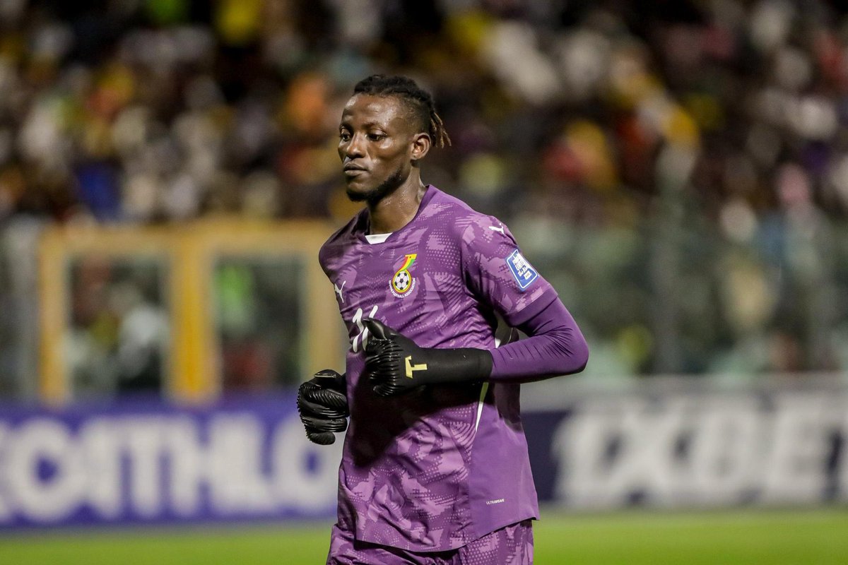 vibezhub_'s tweet photo. Benjamin Asare, Hearts of Oak’s goalkeeper, continues to impress since stepping up as the Black Stars’ first-choice shot-stopper. His consistent performances have been key in recent fixtures.

#AsareTheWall #GhanasNo1GK #CleanSheetKing https://t.co/inPEbw0OEm