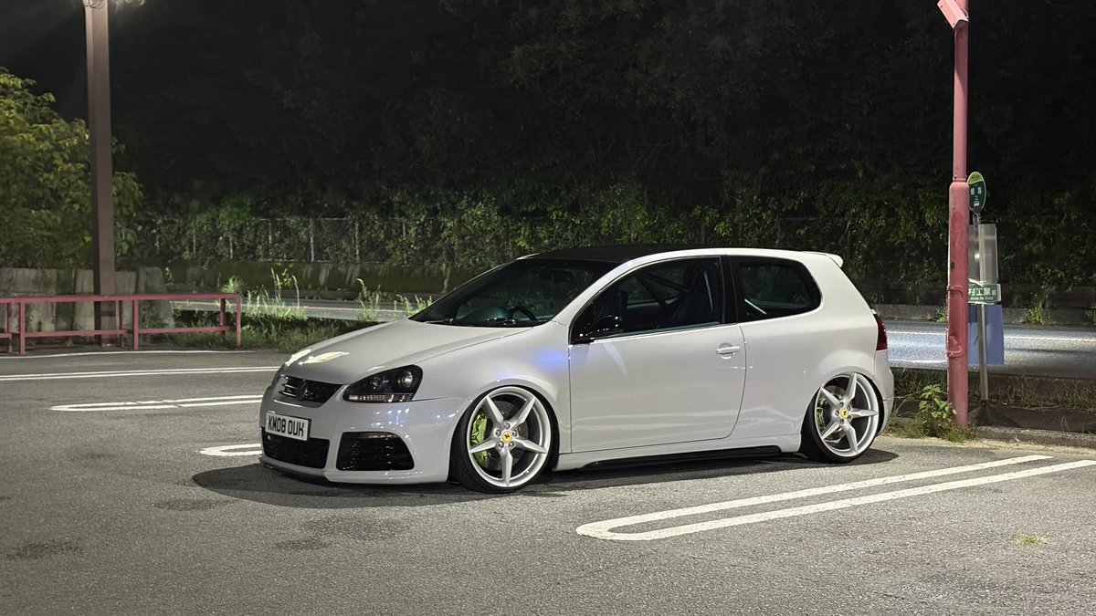 フロント下げたからバランスとるのにリアを下げた。