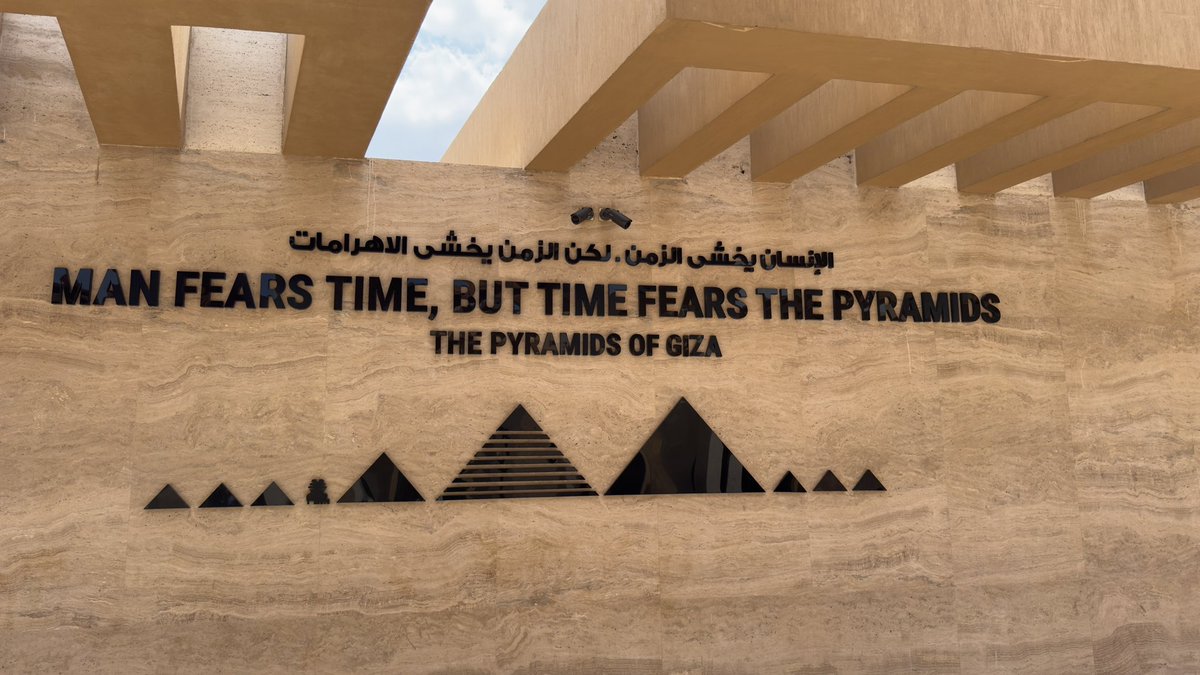 я никогда не перестану восторгаться Каиром и тем, как такая колыбель цивилизации все еще существует и к истории можно буквально прикоснуться рукой