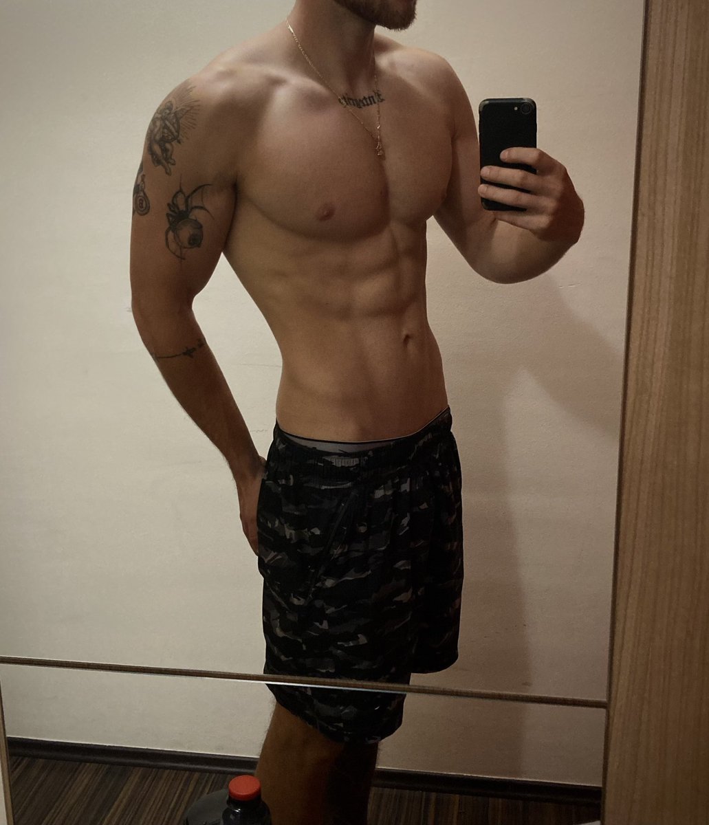 GrowThrouMotion's tweet image. Getting lean is one of the biggest mind games I’ve ever played.

The training is hard, yes.
But the real battle?
-Saying no to cravings
-Staying patient when progress is slow
-Trusting the process Your mind quits before your body does.

#Fitness #GymTok #Discipline #Bodybuilding