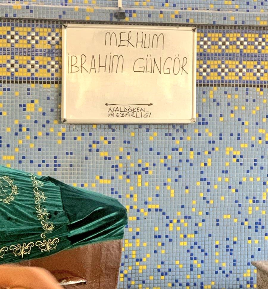 Bir garip ölmüş diyeler…. 
Rabbim, seni ötede Bedir ve Uhud’un şehitleriyle beraber haşretsin 🤲