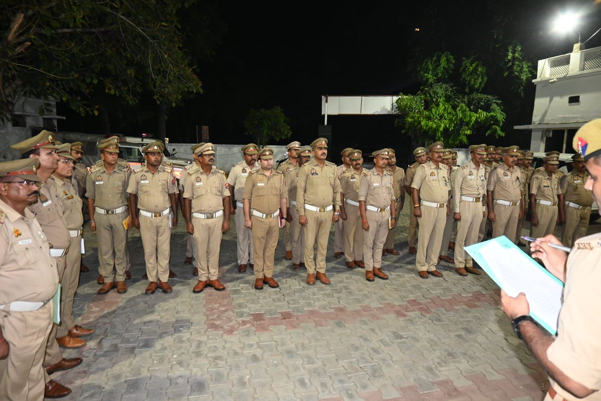 जनपद आगरा के सम्मानित नागरिको, 
              आप सभी विदित हैं कि शहर में मेट्रो कार्य के चलते शहर की सड़कें आधी रह गई हैं जिसके चलते नेशनल हाईवे और शहर के MG रोड पर यातायात दवाब बहुत अधिक बढ़ गया है। इसके साथ-साथ लगातार हो रही बारिश और यमुना नदी के बढ़ते जलस्तर के कारण यमुना