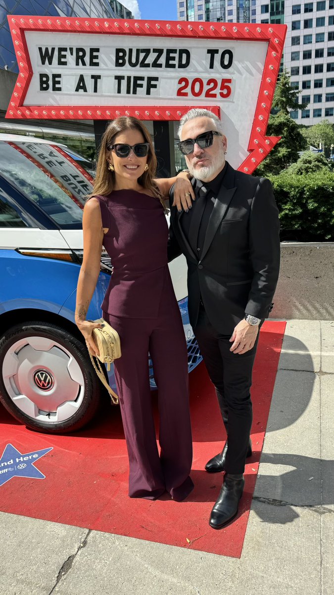 Acá, tormenta de facha, muy executive producers con <a href="/Diegokol/">Diego Kolankowsky</a> antes de la premiere.  <a href="/TIFF_NET/">TIFF</a>