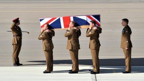 150G512XD's tweet image. Lee’s repatriation and funeral. Lee’s wife Samantha, was seven months pregnant at the time of his funeral, he never got to meet the daughter he dreamt of having 😢💔

Thank you for your service Lee ❤️

Lest we forget 🇬🇧