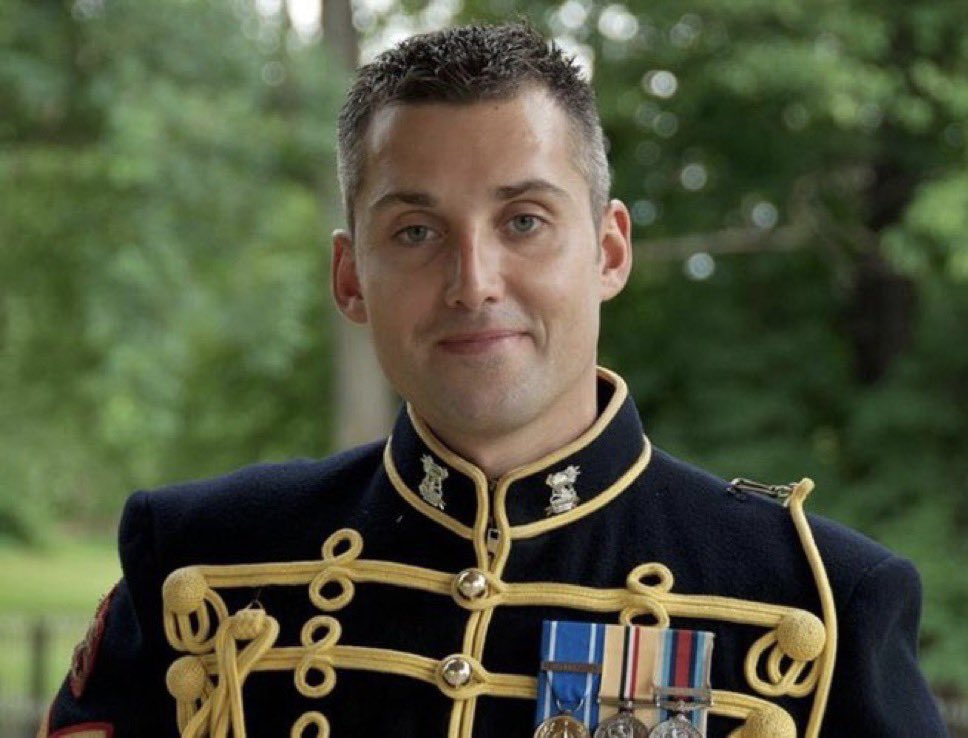 150G512XD's tweet image. Lee had written a note to be read out at his funeral if he fell in Afghanistan.

It ended with "never forget me, and from time to time, have a pint for me"

You're not forgotten Lee and never will be, you did proud 🙏 👏 

Lest we forget 🇬🇧