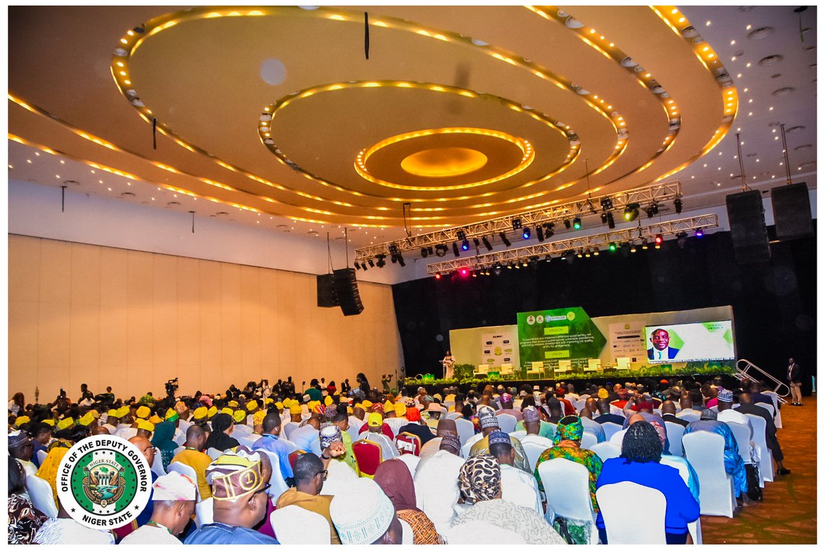 STAKEHOLDERS ENGAGEMENT IN LAGOS: GOV. BAGO HONOURED 🏅

Dep. Gov. Yakubu Garba represented Farmer Gov. Umaru Bago at @NASSCONigeria engagement in Lagos, where Gov. Bago was honoured for leadership in social safety nets &amp; inclusive development. 🌍✨

#NigerState #NASSCO