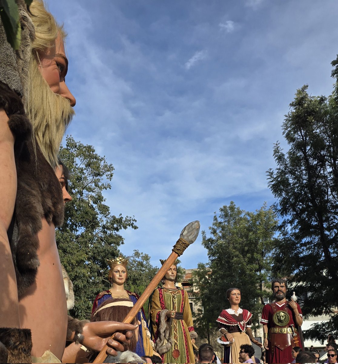 Dos anys després hem tornat a ballar pels carrers de la ciutat de Santa Coloma de Gramenet amb motiu de la seva 30a Trobada de Gegants, emmarcada dins dels actes de la Festa Major.

Moltes gràcies  per convidar-nos 🥰